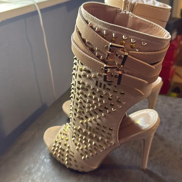 Shoe Republic LA Heels - Picture 5 of 8